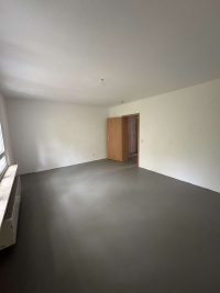2,5 Zimmer mit Balkon – Ihr neues Zuhause in Rheinhausen - Wohnzimmer