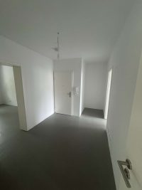 Modernisierte 3,5-Zimmer-Wohnung in Duisburg-Rheinhausen - Flur