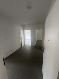 Modernisierte 3,5-Zimmer-Wohnung in Duisburg-Rheinhausen - Flur