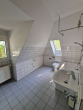 Gemütliche 2,5 Zimmer Dachgeschosswohnung - Duisburg Rheinhausen - Badezimmer
