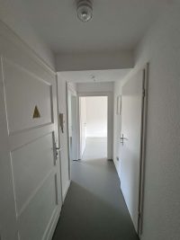 klein, fein & zentral - 1,5 Zimmerwohnung Duisburg Rheinhausen - Flur